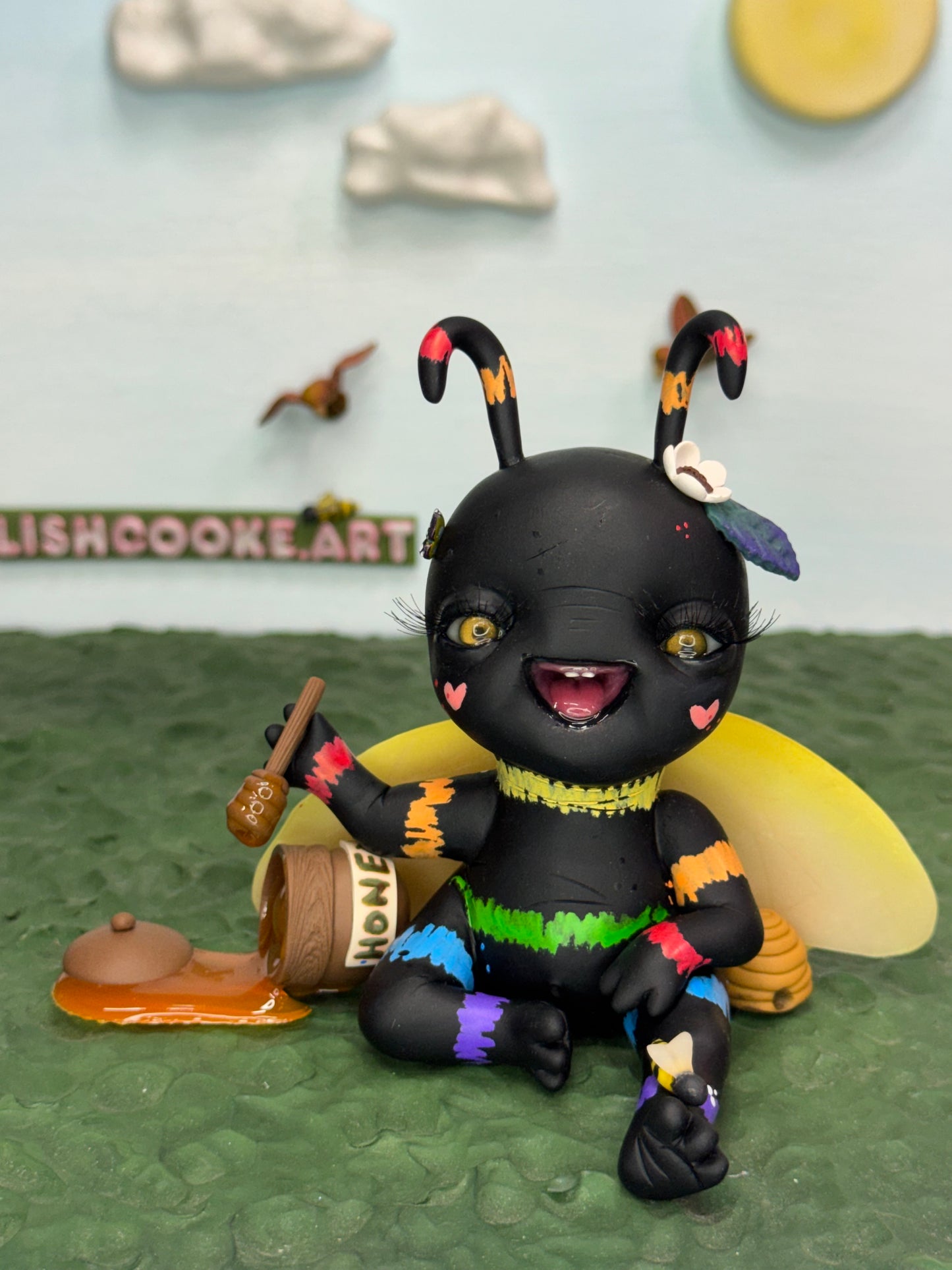 Rainbow Bee Loveez - Honey